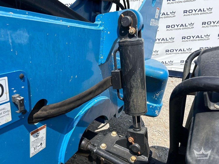 2019-genie-gth844-image-19