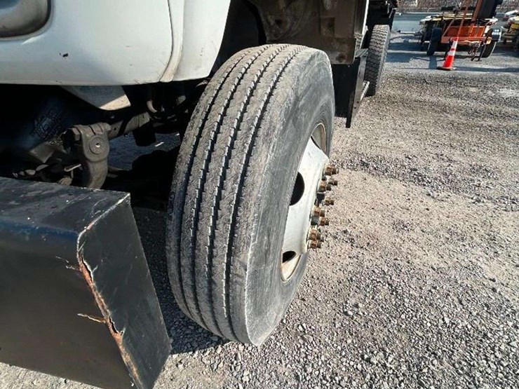 2001-gmc-7500-image-8