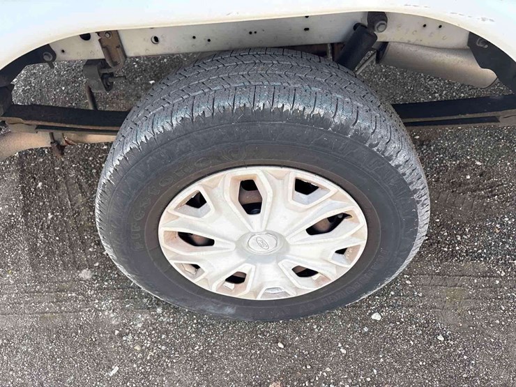 2016-ford-transit-250-enclosed-service-van-image-27