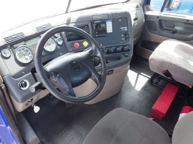 2019-freightliner-cascadia-113-image-16