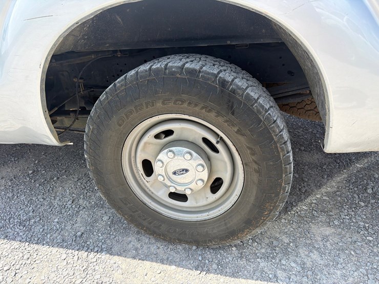 2016-ford-f250-xl-image-8
