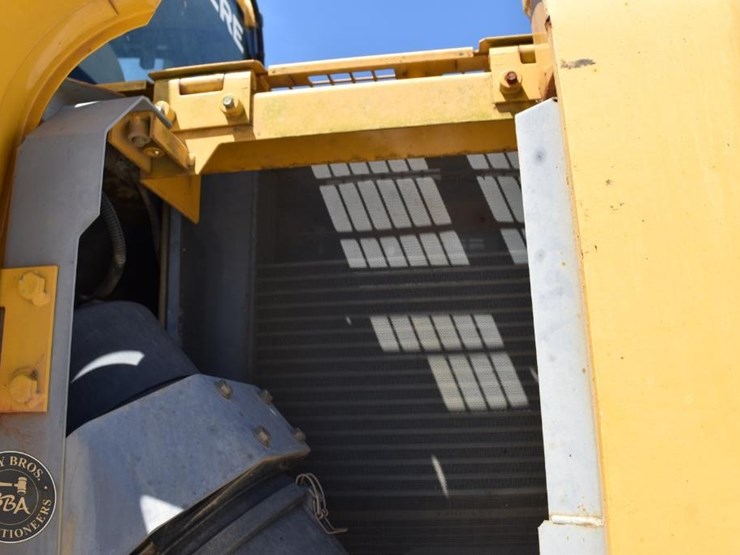 2014-deere-135g-image-47