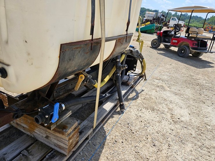 #13-•-pair-250-gallon-saddle-tanks-image-17