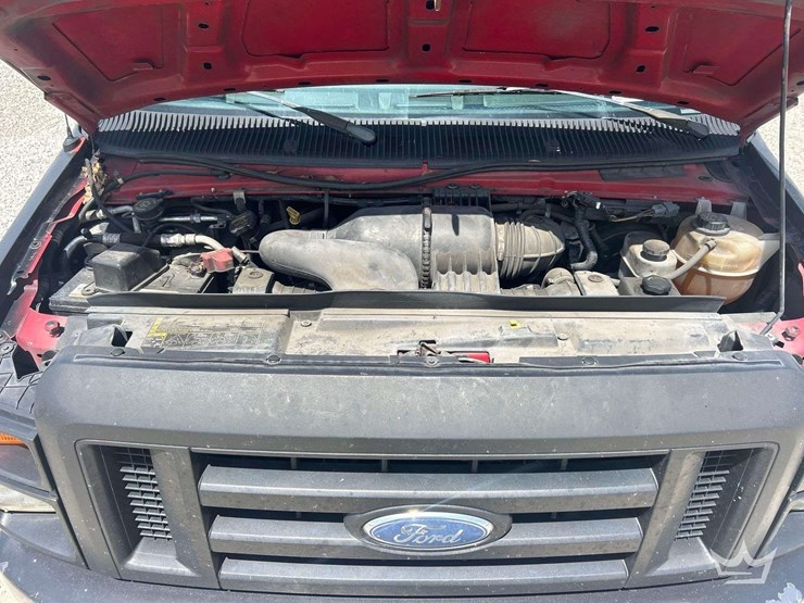 2010-ford-cargo-image-7