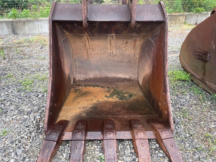 #4512-•-cp-approx-42"-bucket-image-8