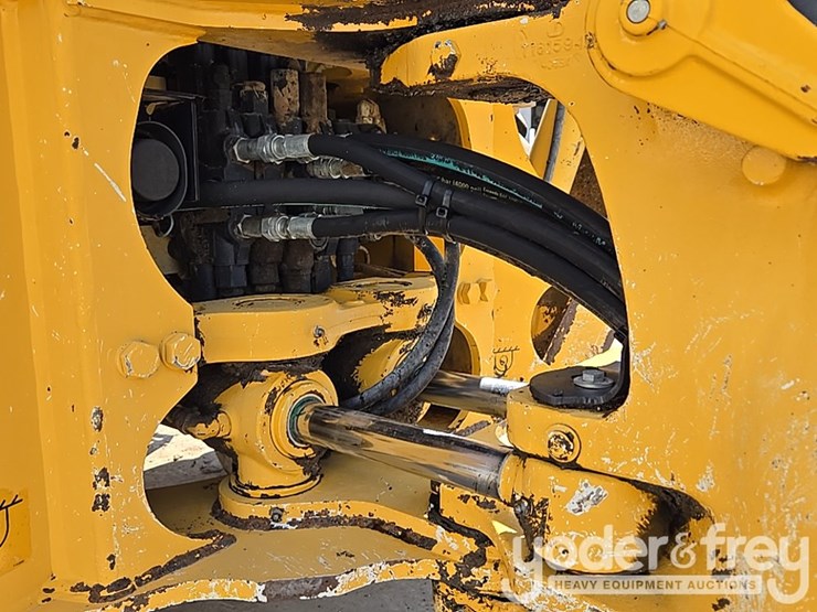 2014-deere-310k-ep-image-26