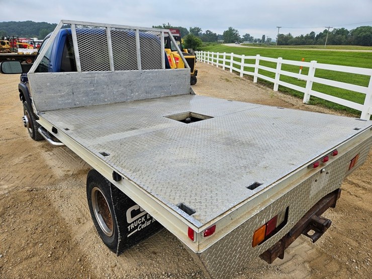 2004-chevrolet-3500-image-10
