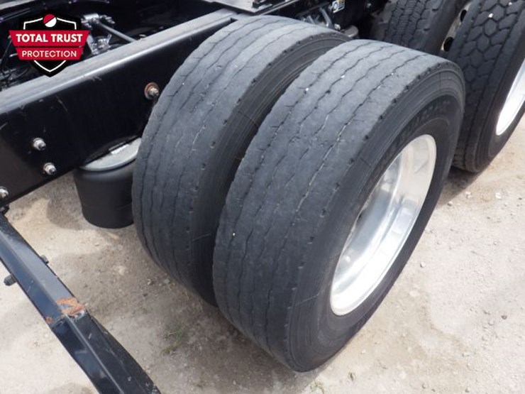 2023-kenworth-t680-image-17