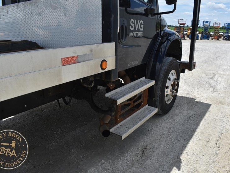 2015-freightliner-business-class-m2-106-image-20
