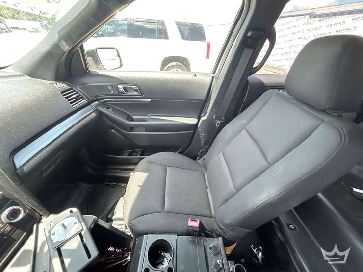 2018-ford-explorer-image-18
