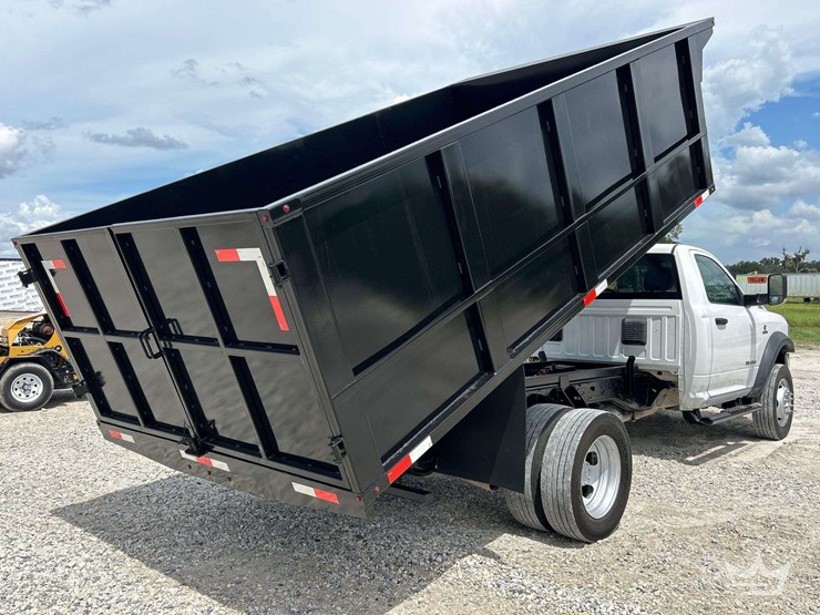 2021-ram-5500-4x4-s/a-landscape-dump-truck-image-3