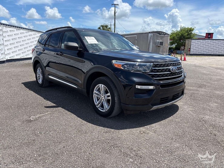 2020-ford-explorer-image-2