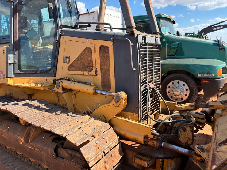 deere-700j-image-8