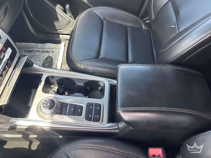 2020-ford-explorer-image-15