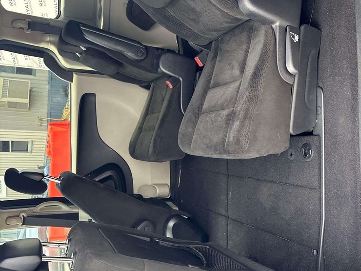 2016-dodge-grand-caravan-image-16