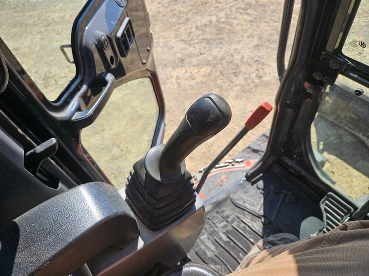 2020-kubota-u55-image-31