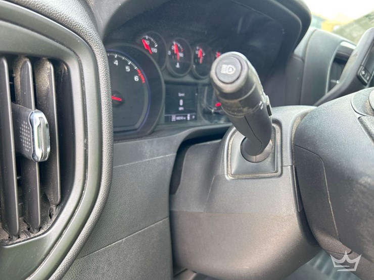 2022-chevrolet-silverado-1500-4x4-crew-cab-pickup-truck-image-16