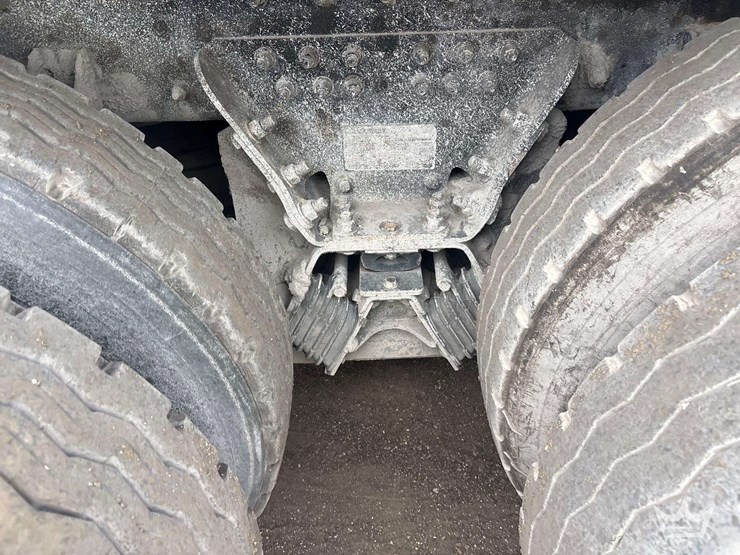 2019-peterbilt-520-image-23