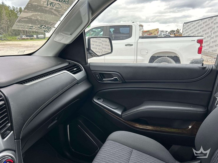 2018-chevrolet-tahoe-image-17