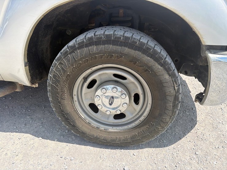 2016-ford-f250-xl-image-10