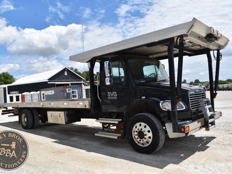 2015-freightliner-business-class-m2-106-image-9