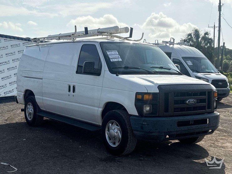 2012-ford-cargo-image-2