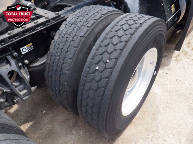 2023-kenworth-t680-image-16