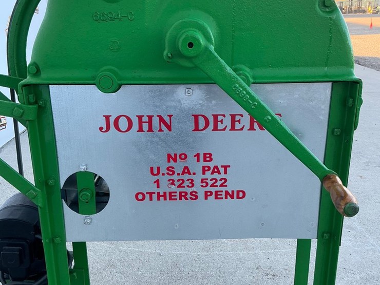 #5064-•-john-deere-no.-1b-antique-hand-crank-corn-sheller-image-5