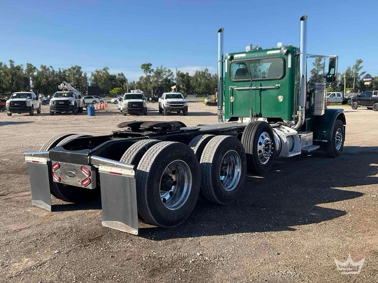 2017-peterbilt-389-image-3
