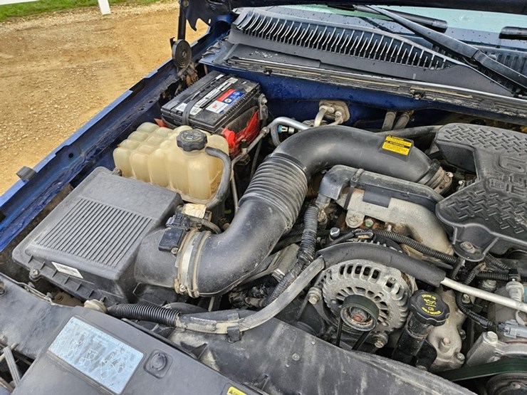 2004-chevrolet-3500-image-23