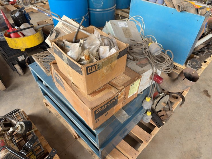 assorted-truck-and-equipment-parts-image-3