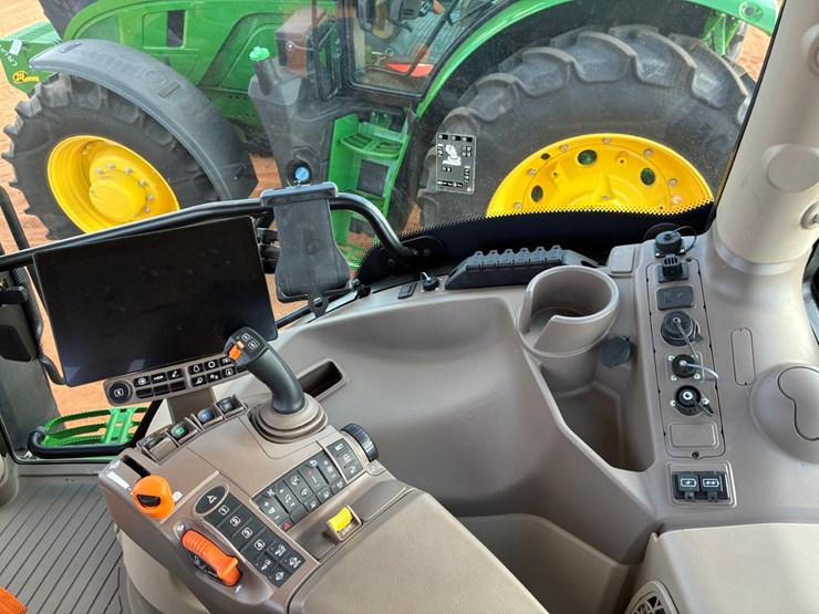 #207611-•-john-deere-6r155-tractor-image-15