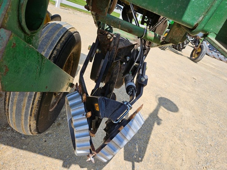 john-deere-7000-image-38