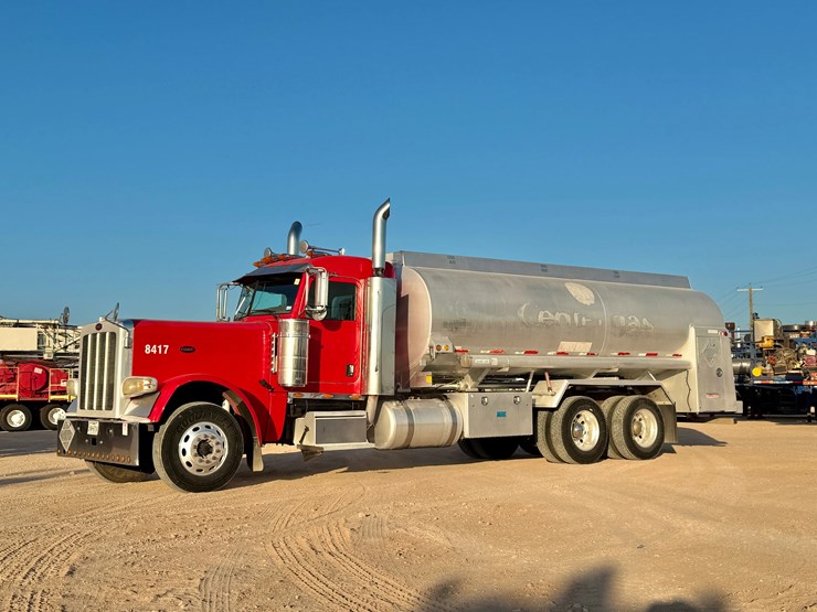 2008-peterbilt-389-image-1