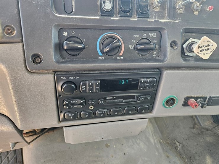 1997-ford-lt9522-image-46