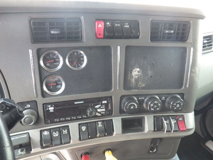 2019-kenworth-t680-image-23