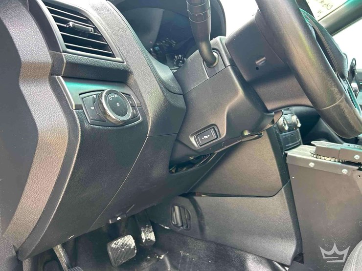 2016-ford-explorer-image-14