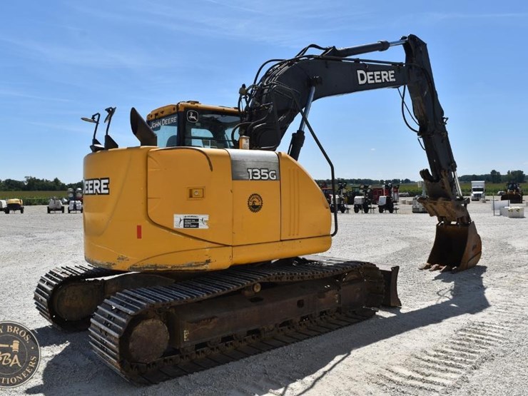 2014-deere-135g-image-16