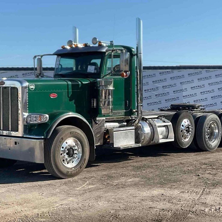 2017 PETERBILT 389