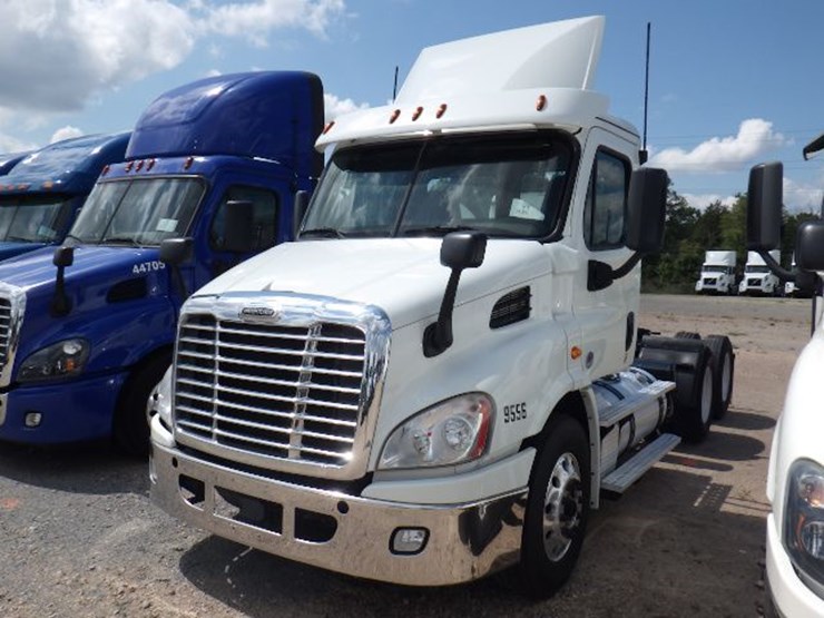 2019-freightliner-cascadia-113-image-1