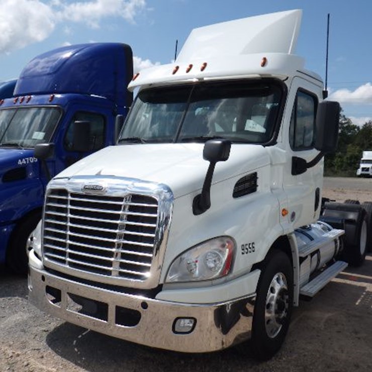 2019 FREIGHTLINER CASCADIA 113