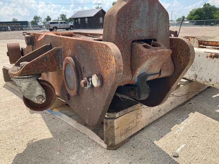 #5056-•-lincoln-10-ton-floor-jack-&-dmi-spring-loaded-pickup-bumper-image-12