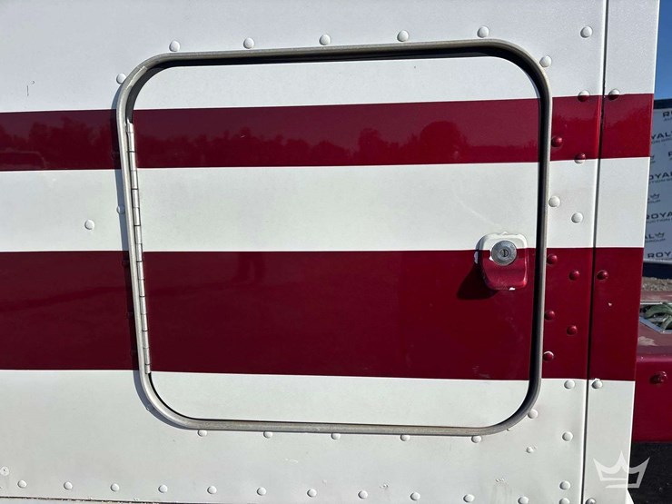 2005-peterbilt-379-image-46