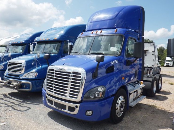 2019-freightliner-cascadia-113-image-1