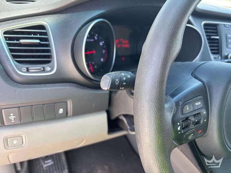 2015-kia-sedona-image-15