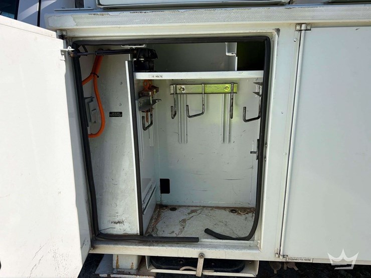 2016-ford-f550-image-24