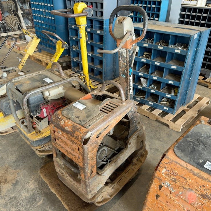 MIKASA MVH-308GH REVERSIBLE PLATE COMPACTOR