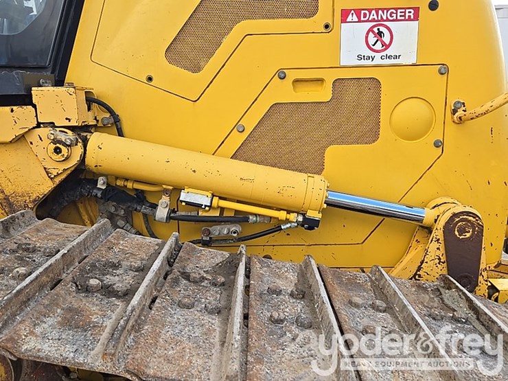 2018-komatsu-d61exi-24-image-28
