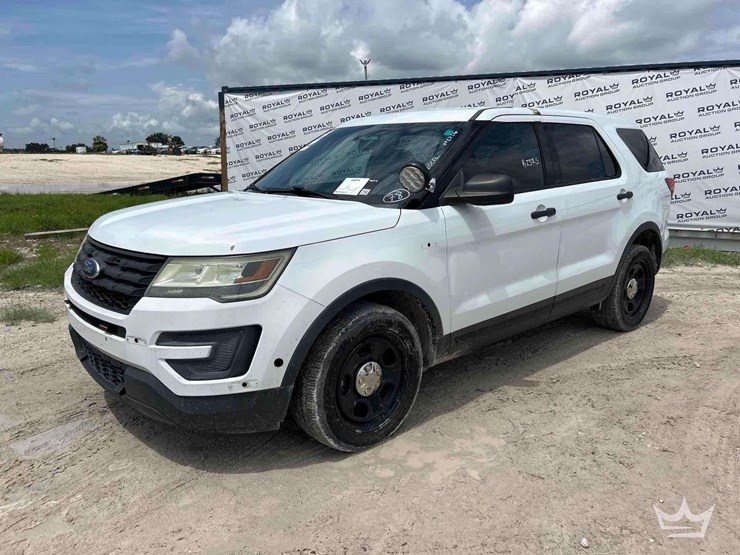 2016-ford-explorer-image-1