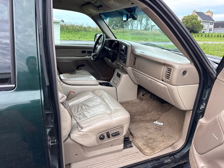 2001-chevrolet-tahoe-lt-image-13
